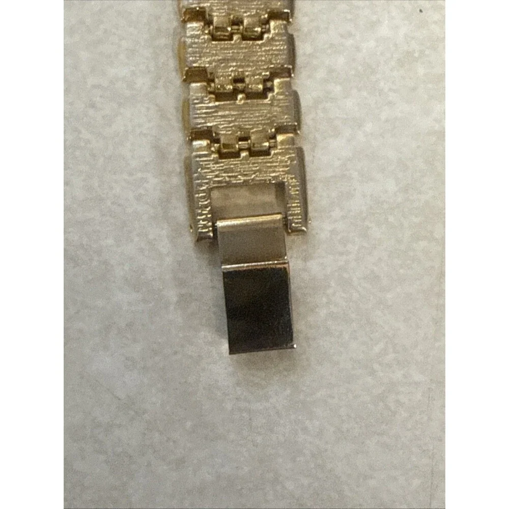 Vtg Medana ROYALE Ladies Diamond Gold Tone Nugget Style Watch 7.5